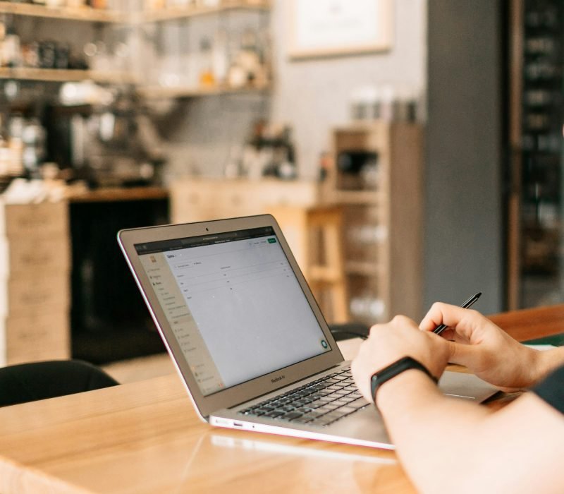 poster-pos-N8FHCBDSTco-unsplash